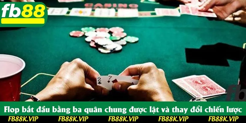 Flop bắt đầu bằng ba quân chung được lật và thay đổi chiến lược